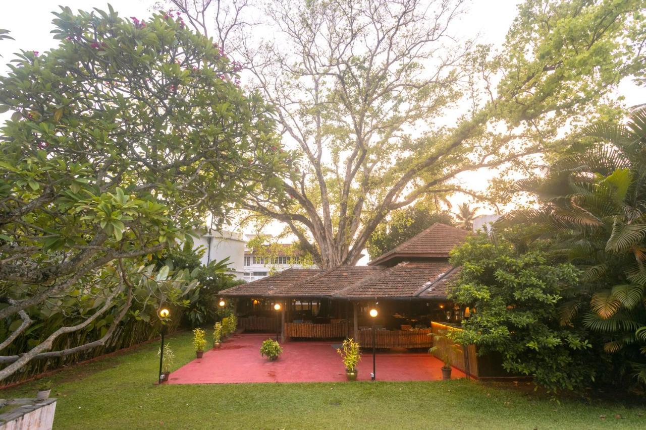Casino Hotel - Cgh Earth, Cochin Kochi Exterior photo