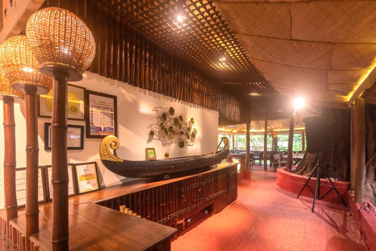 Casino Hotel - Cgh Earth, Cochin Kochi Exterior photo