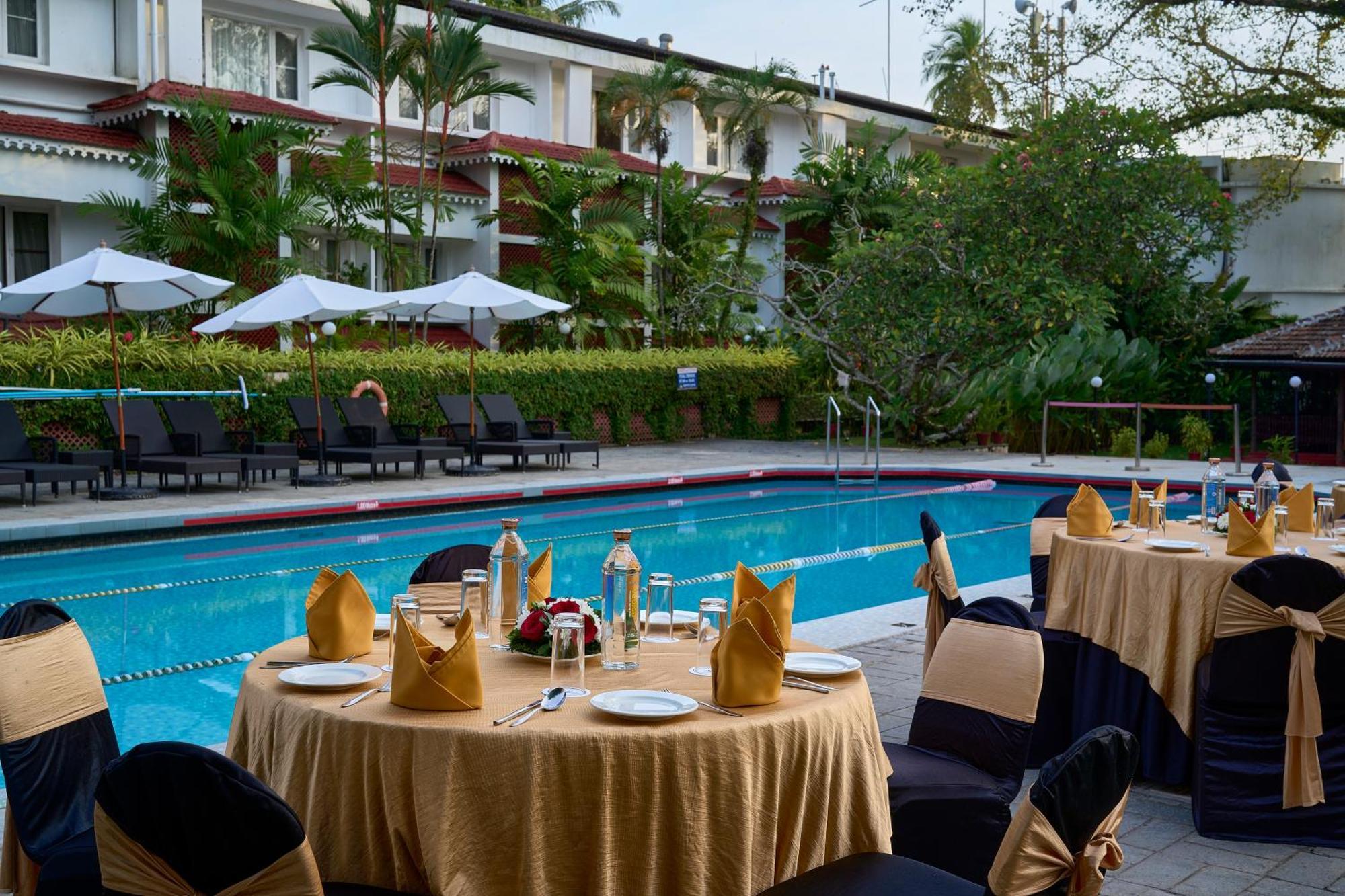 Casino Hotel - Cgh Earth, Cochin Kochi Exterior photo